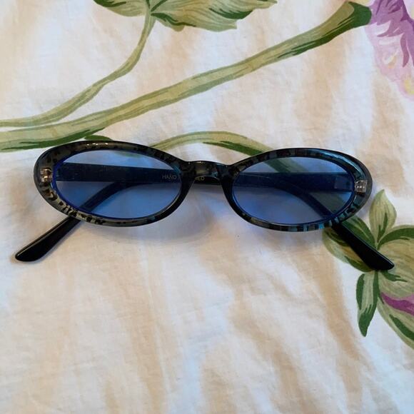 Blue cheetah sunglasses - Picture 2 of 4